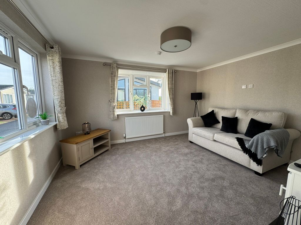 Property photo 3 of 10 70 Wixfield Lounge