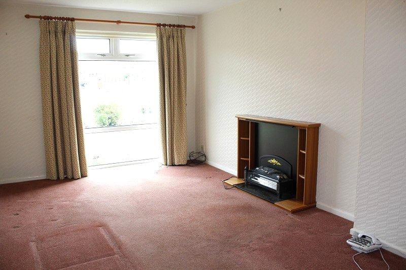 Property photo 3 of 10 Lounge