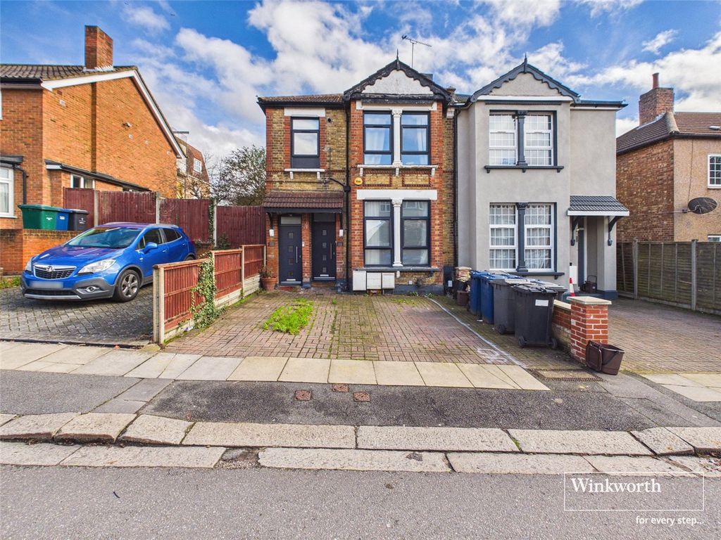 Property photo 1 of 17 Front External