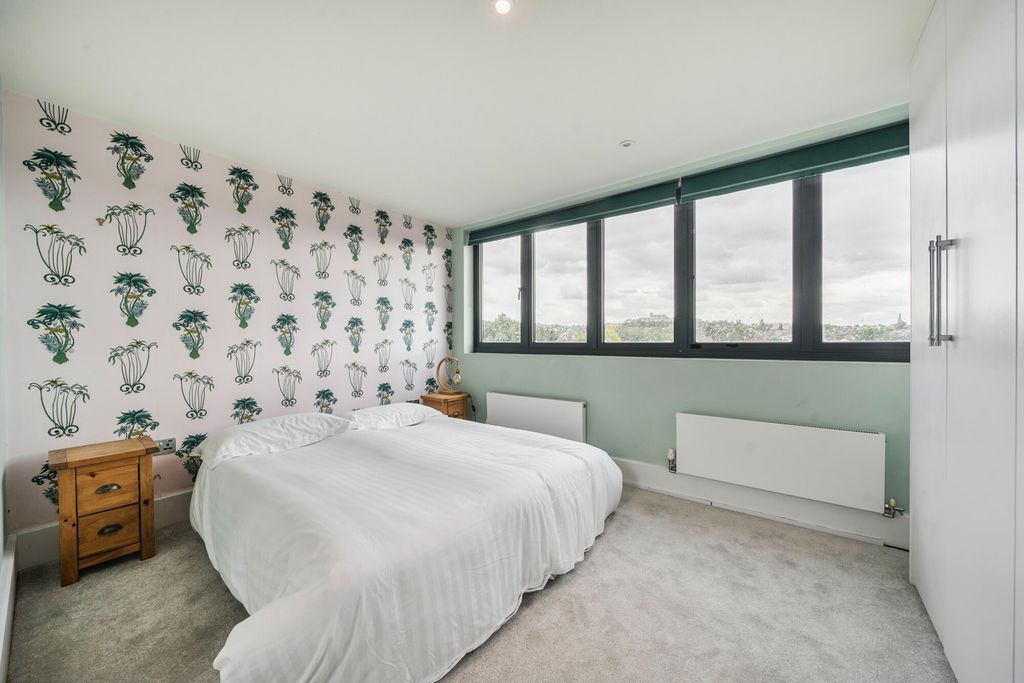 Property photo 2 of 15 1305255-6-6840686...