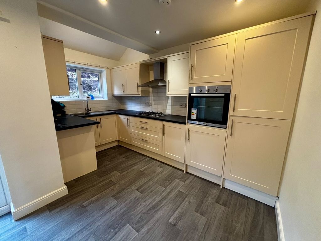 Property photo 3 of 15 Entrance Hall