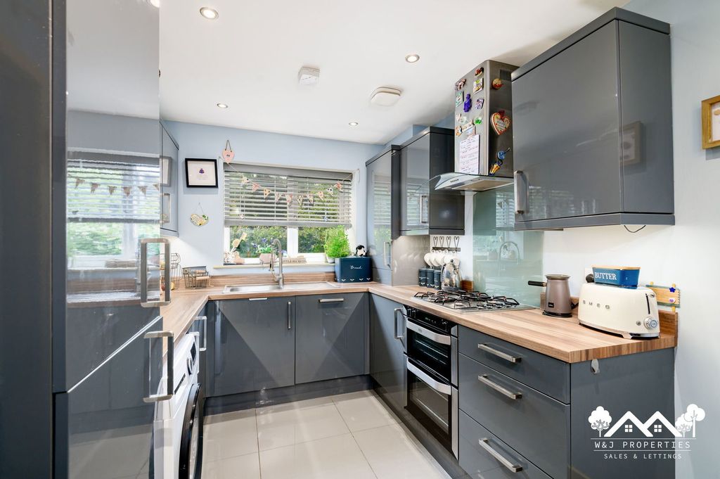 Property photo 2 of 46