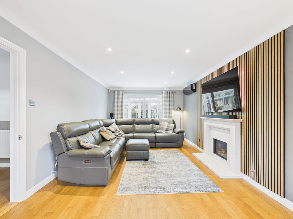 Property photo 2 of 25 Lounge