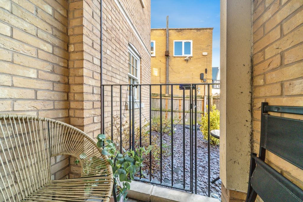 Property photo 2 of 20