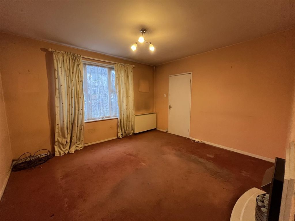 Property photo 3 of 11 Lounge