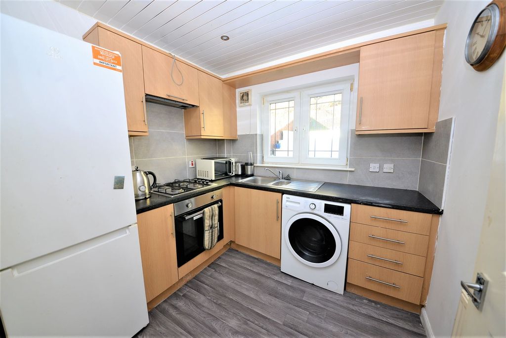 Property photo 2 of 18 Kitchen