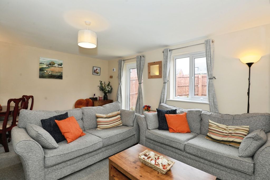 Property photo 3 of 17 Photo