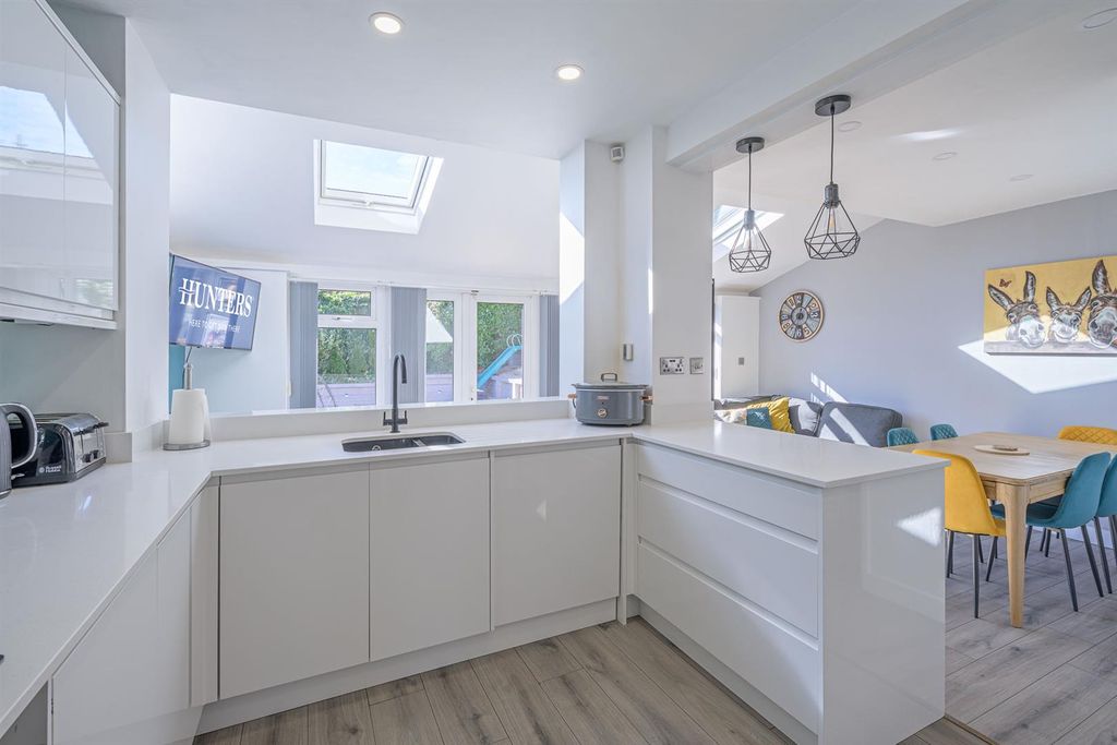 Property photo 2 of 27