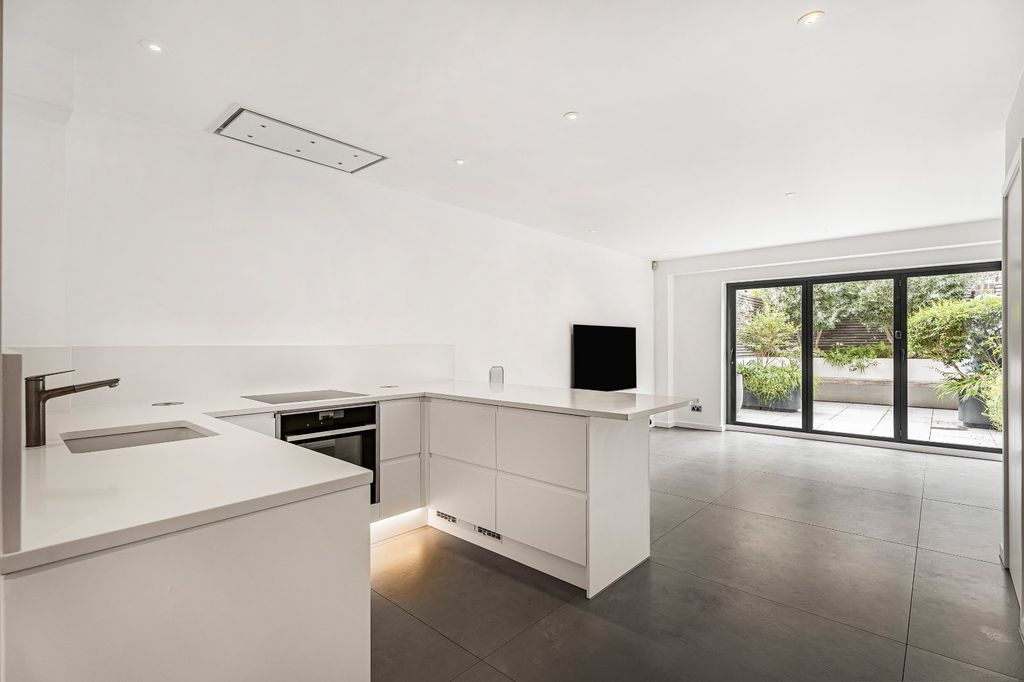 Property photo 1 of 32 Kitchen Diner