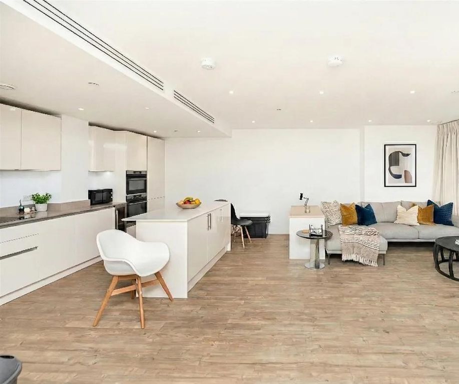 Property photo 3 of 19 B.Jpg