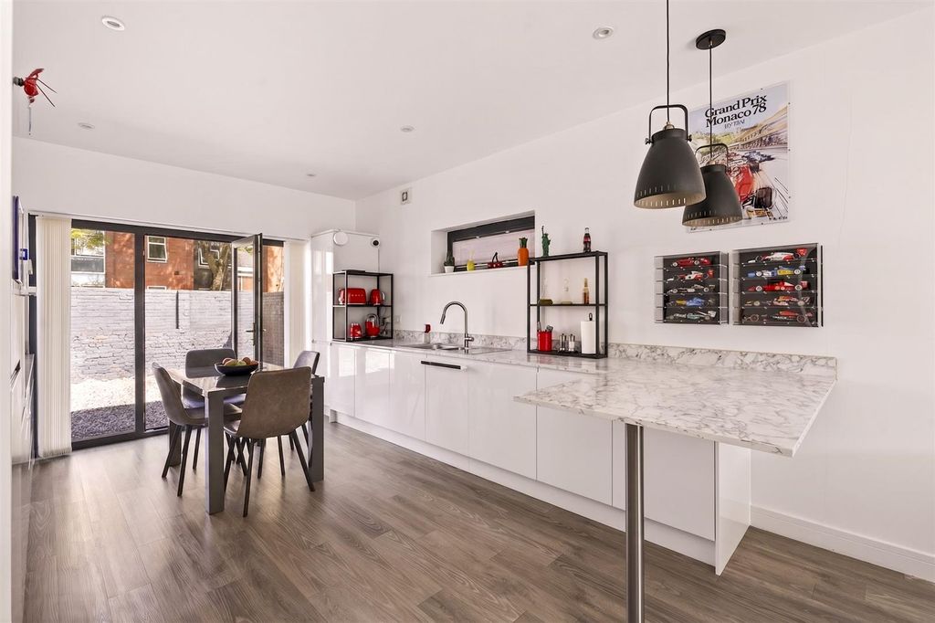 Property photo 3 of 20 For Sale By Aspire Residential | Northcourt Road