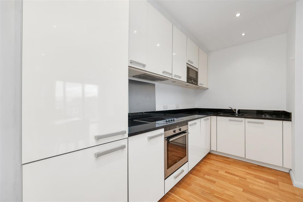 Property photo 3 of 35
