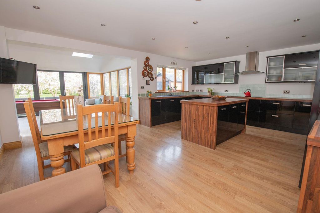 Property photo 3 of 46 Qnwzgvwq.Jpeg