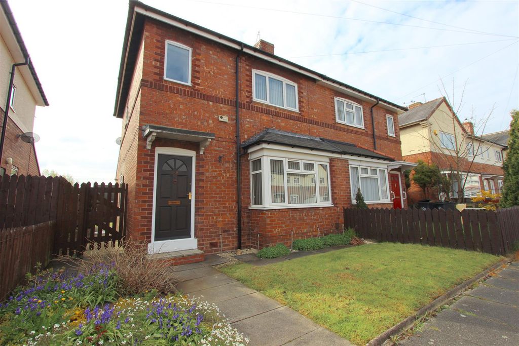 Property photo 1 of 8 Externally