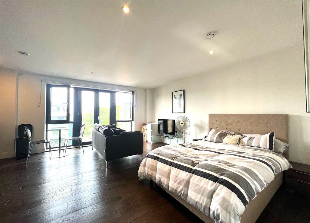 Property photo 3 of 6