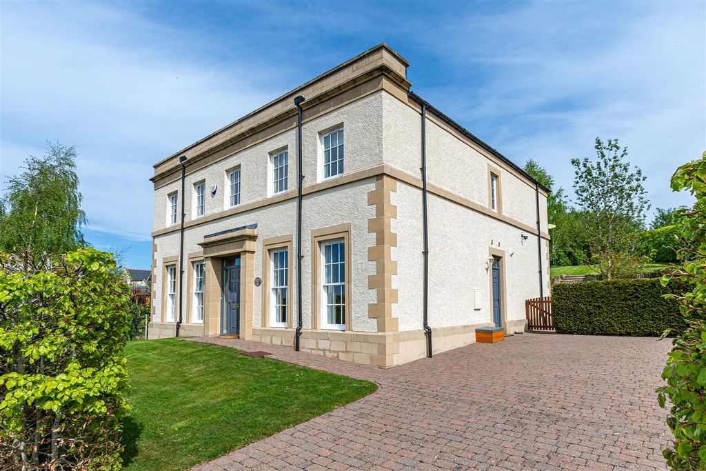 Property photo 1 of 43 33 Bowmont Court Outsides 02.Jpg