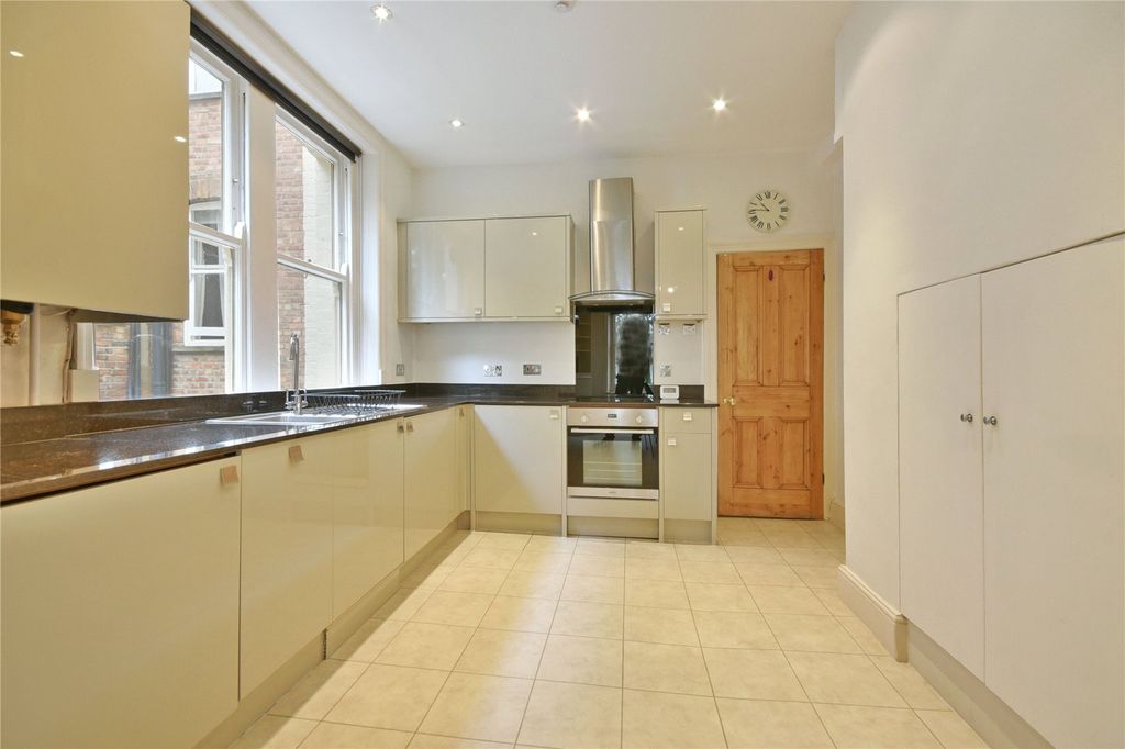 Property photo 2 of 12 Picture No. 27