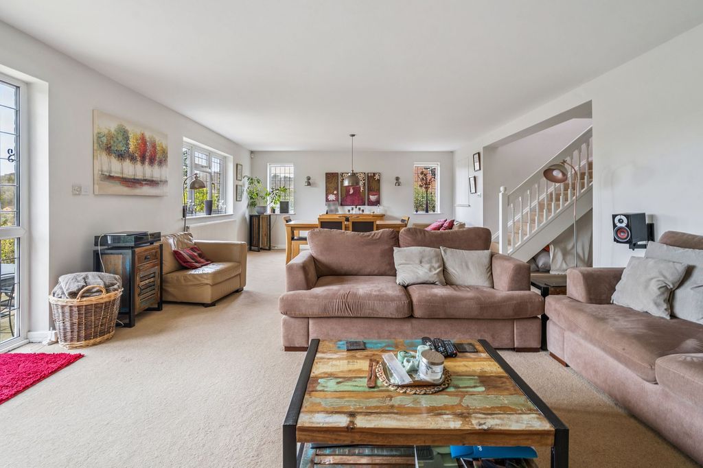 Property photo 2 of 26