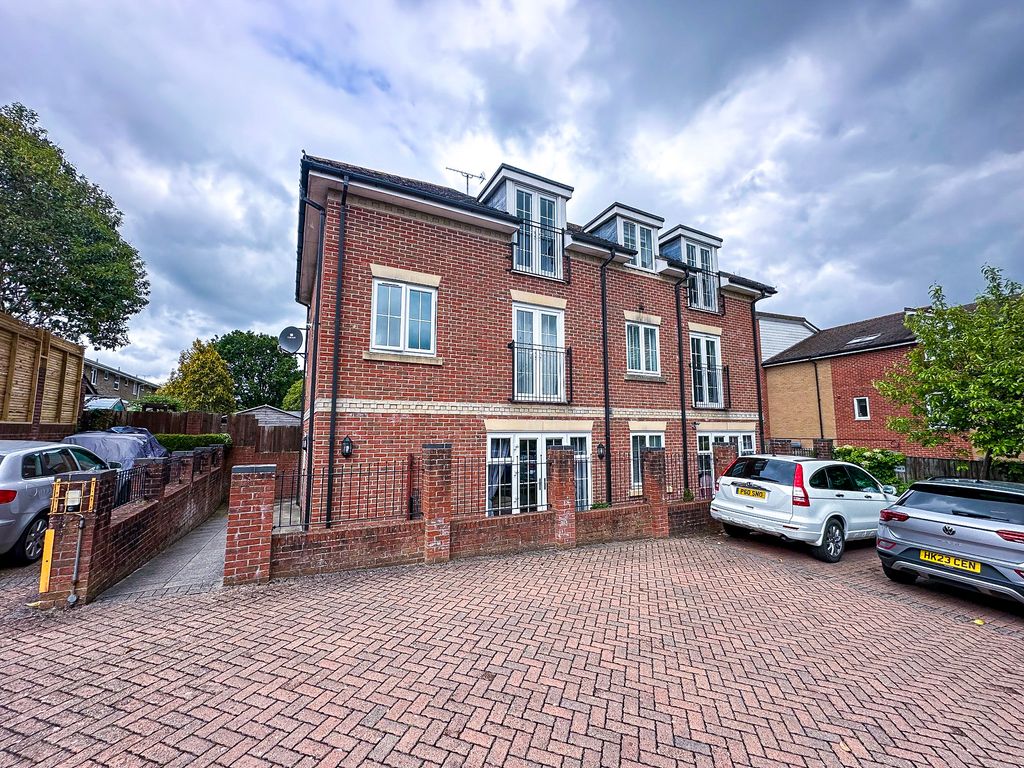 Property photo 1 of 9