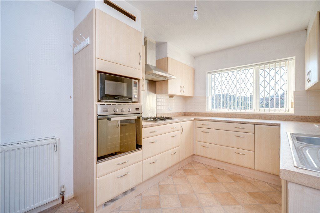 Property photo 3 of 11 Kitchen