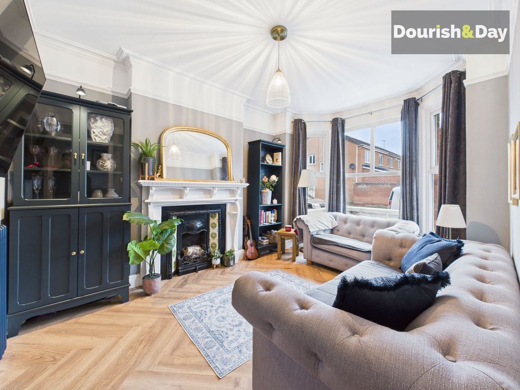 Property photo 2 of 21 Living Room