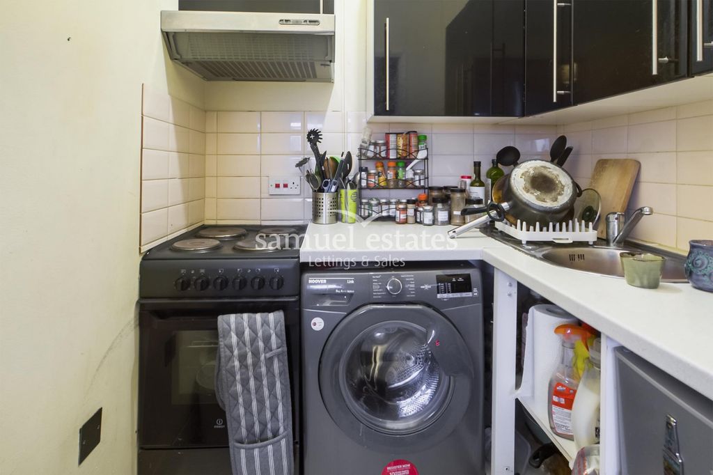 Property photo 2 of 7 Kitchen