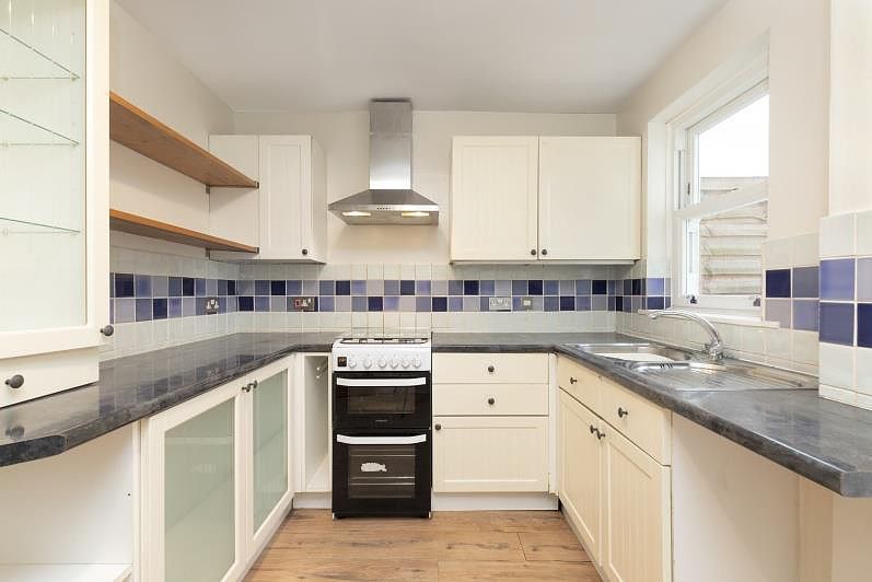 Property photo 2 of 9 Kitchen
