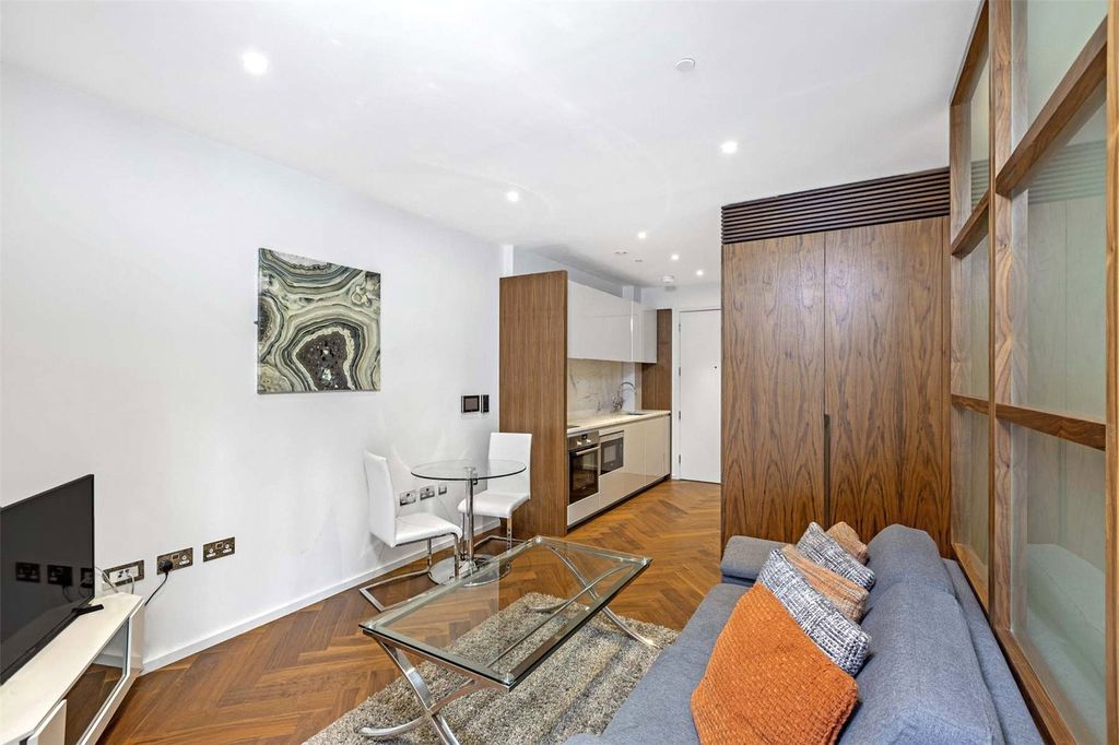 Property photo 3 of 19 Reception