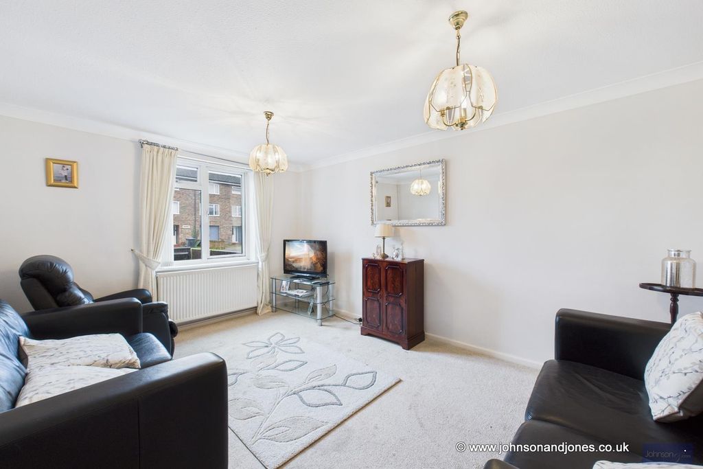 Property photo 3 of 19 3 Lounge.Jpg