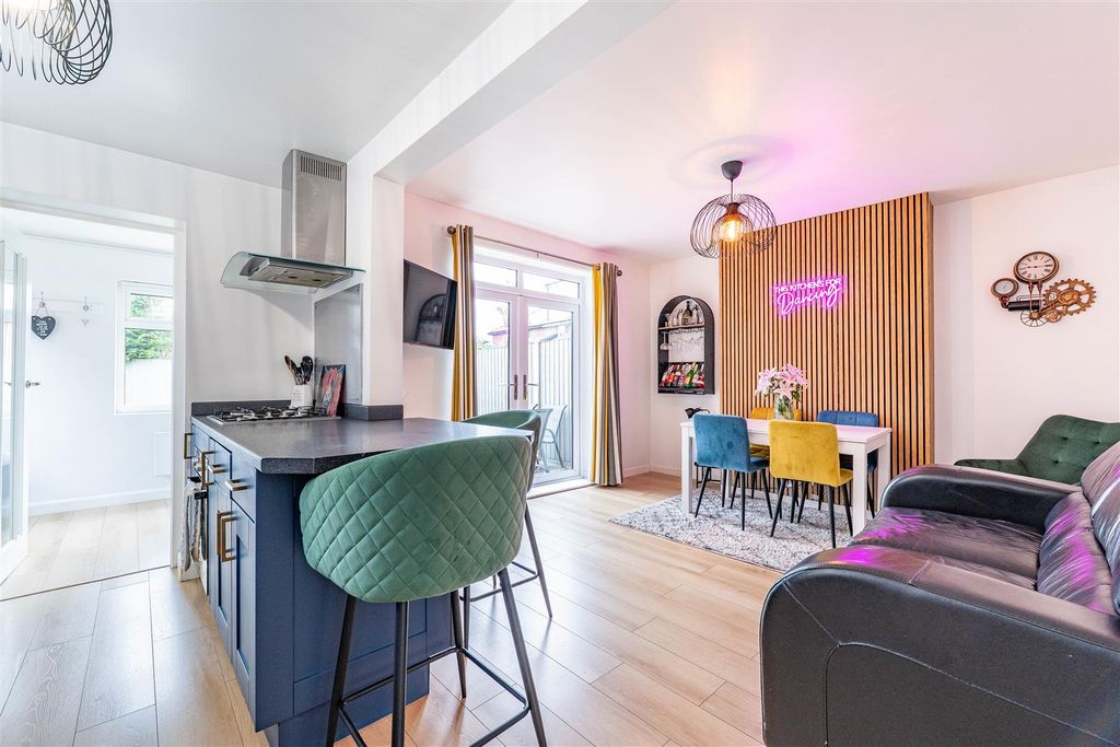 Property photo 3 of 27 Kitchen/Dining Room