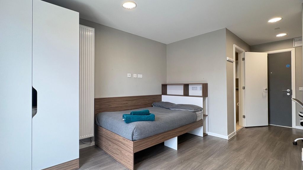 Property photo 1 of 31 Bedroom