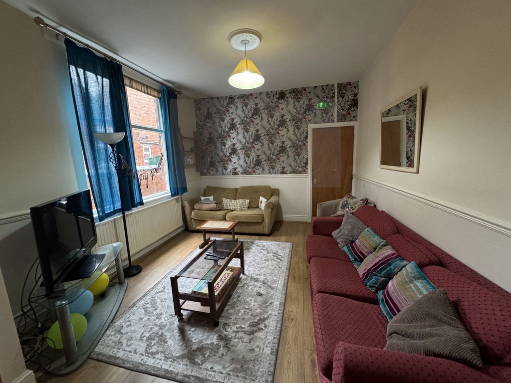 Property photo 1 of 15 Photo 3