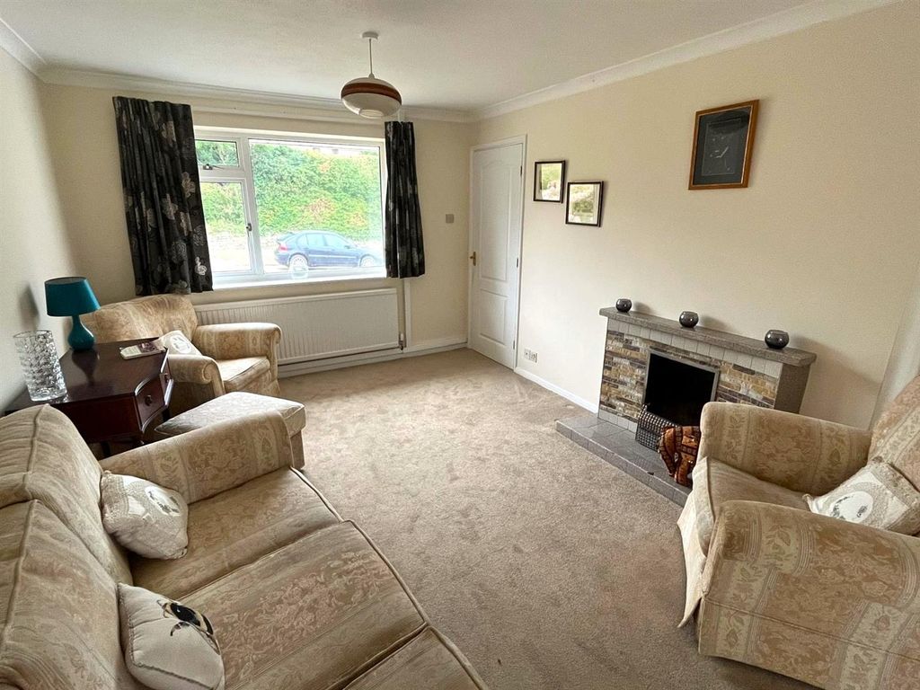 Property photo 2 of 13 d05ce0E3-5419-4Be7-A5F8-Ab60Cbfa9328.Jpeg