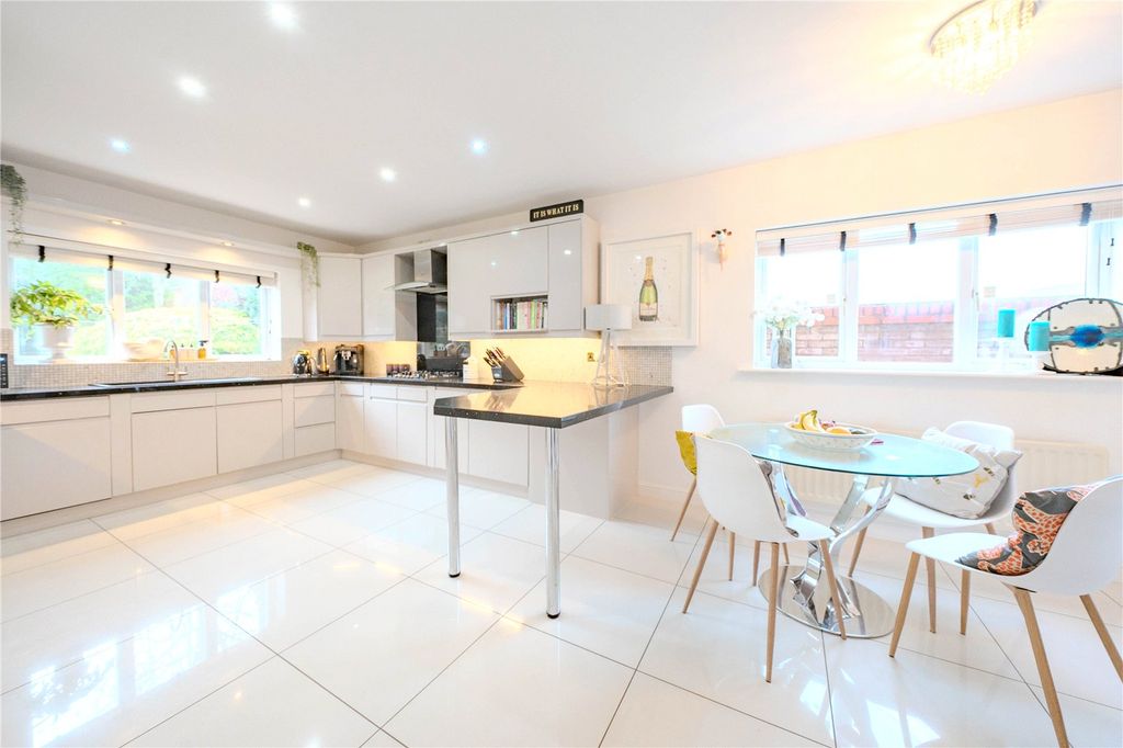 Property photo 2 of 32 Picture No. 04