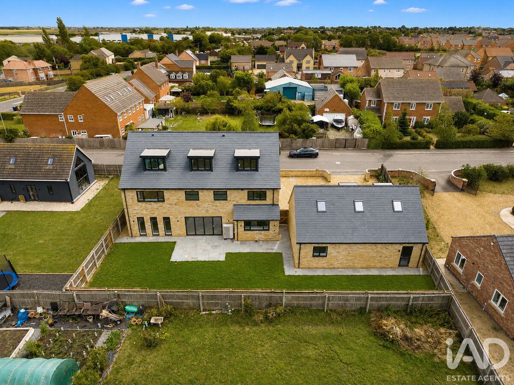 Property photo 2 of 50