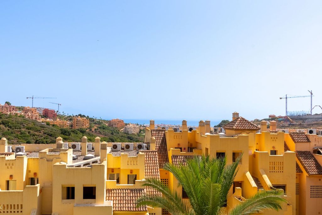 Property photo 2 of 27