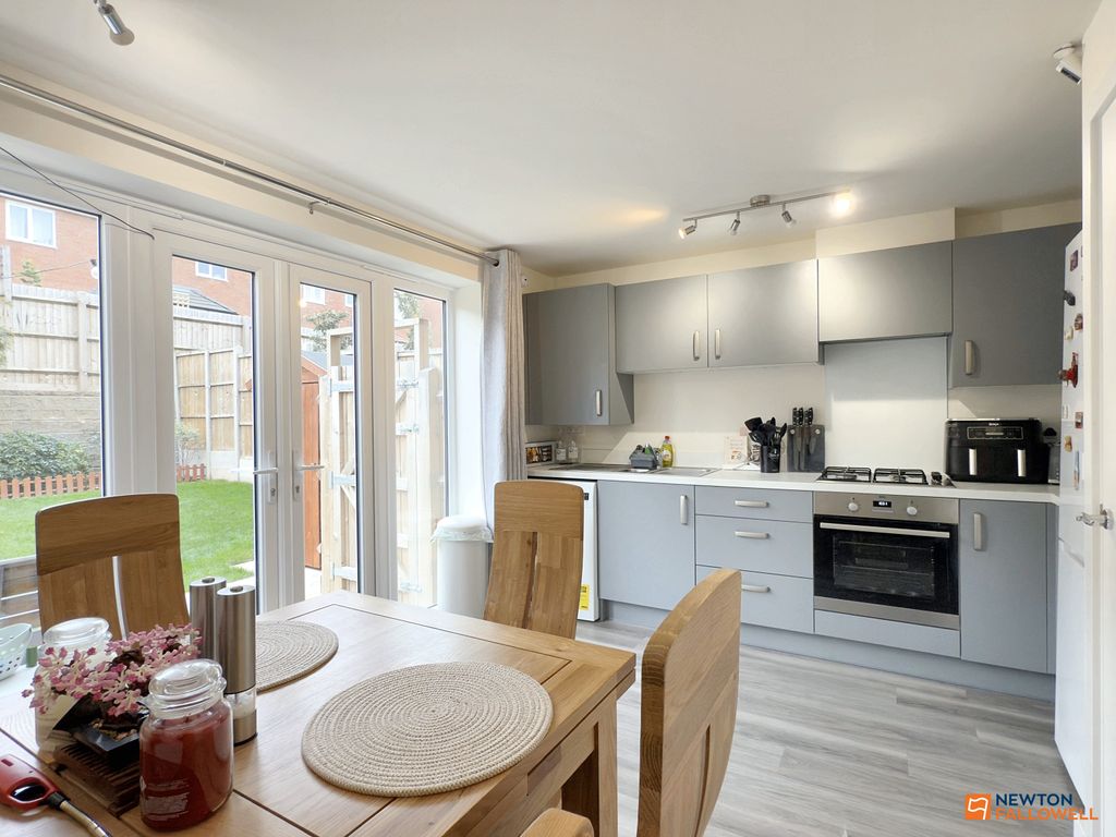 Property photo 2 of 28