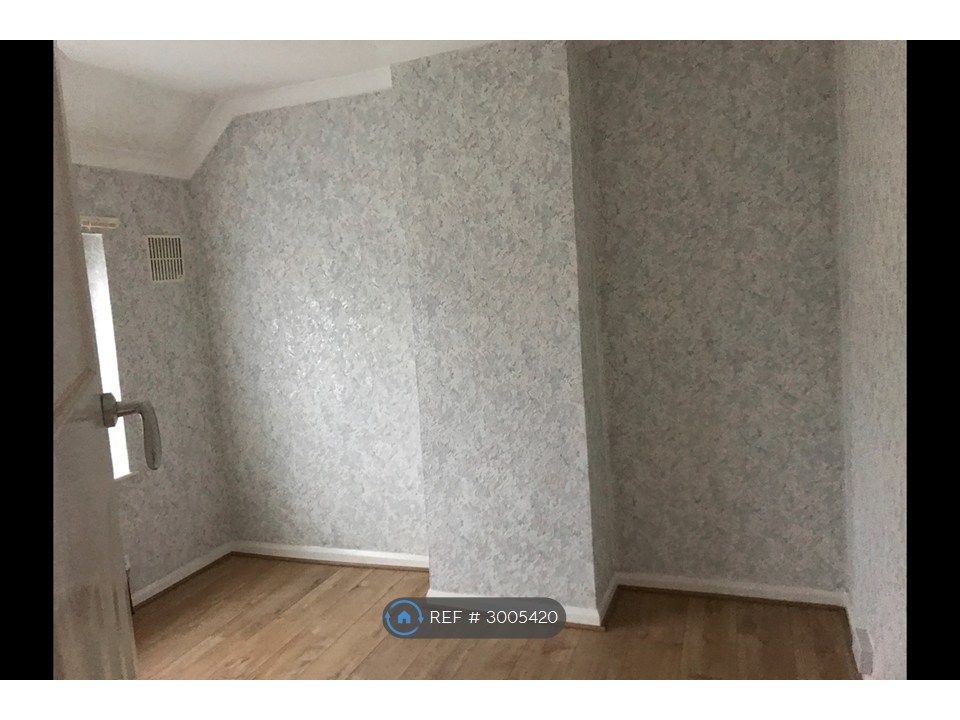Property photo 3 of 12 Bedroom 2