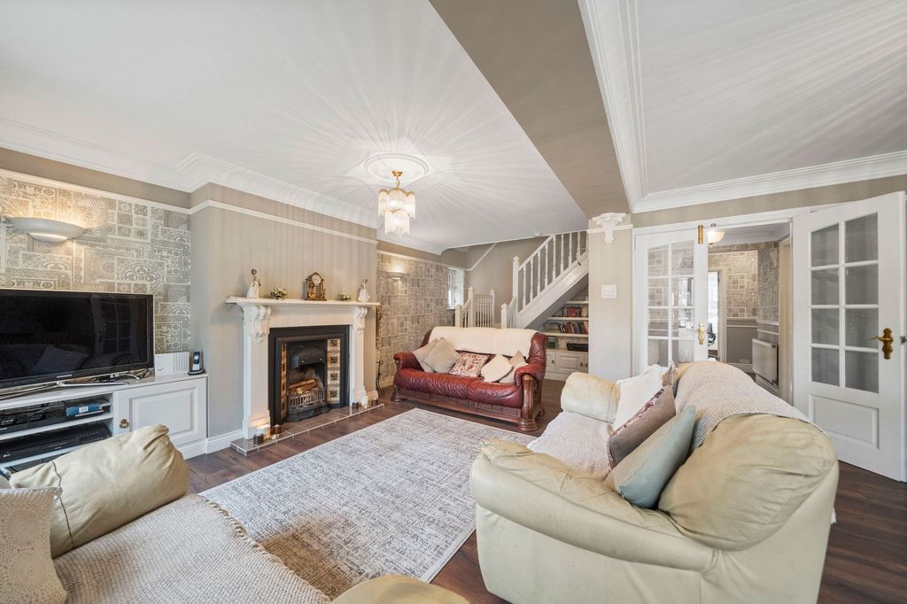 Property photo 3 of 36