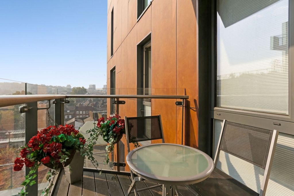Property photo 3 of 18 Bellville House F...