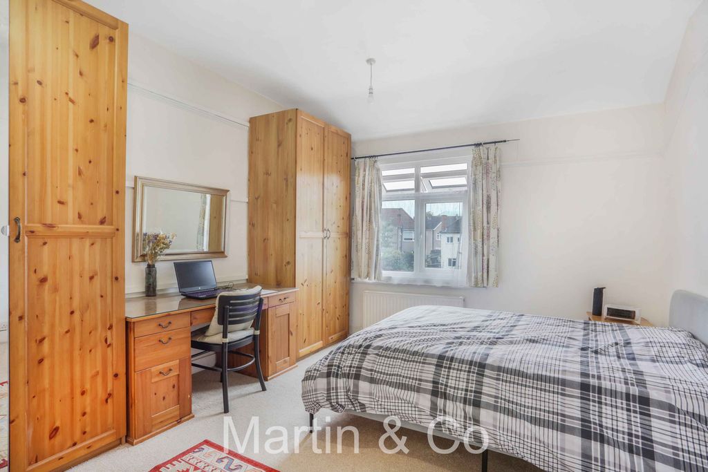 Property photo 2 of 12 1324638566 - 2, 89 Warwick Road, Sm1 12