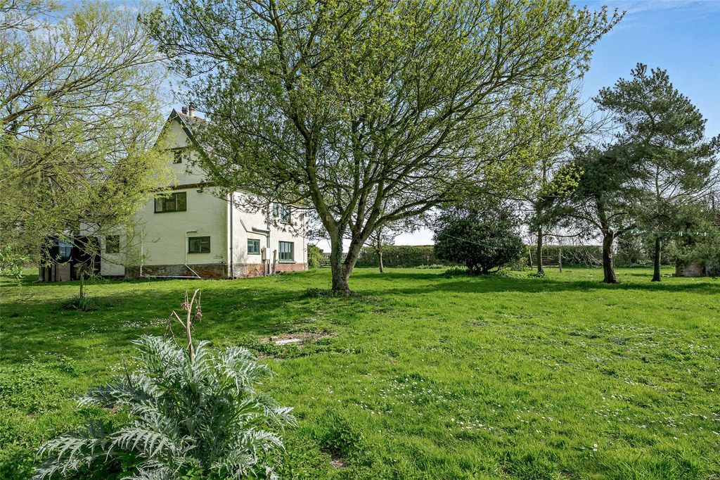 Property photo 2 of 18 Grounds