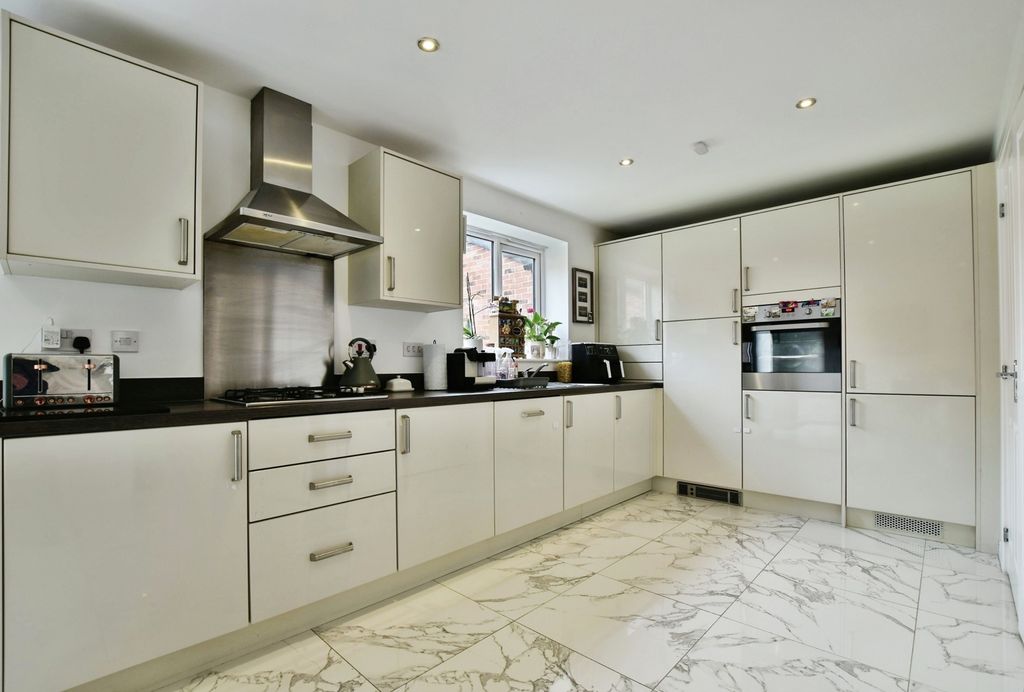 Property photo 3 of 25 Pbox-Img.Jpg