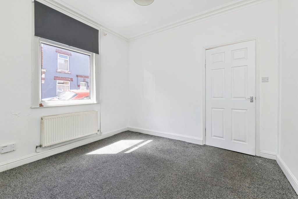 Property photo 3 of 17 Pbox-Img.Jpg