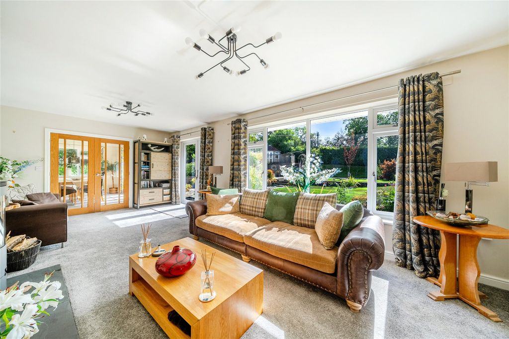 Property photo 2 of 12 Sitting Room