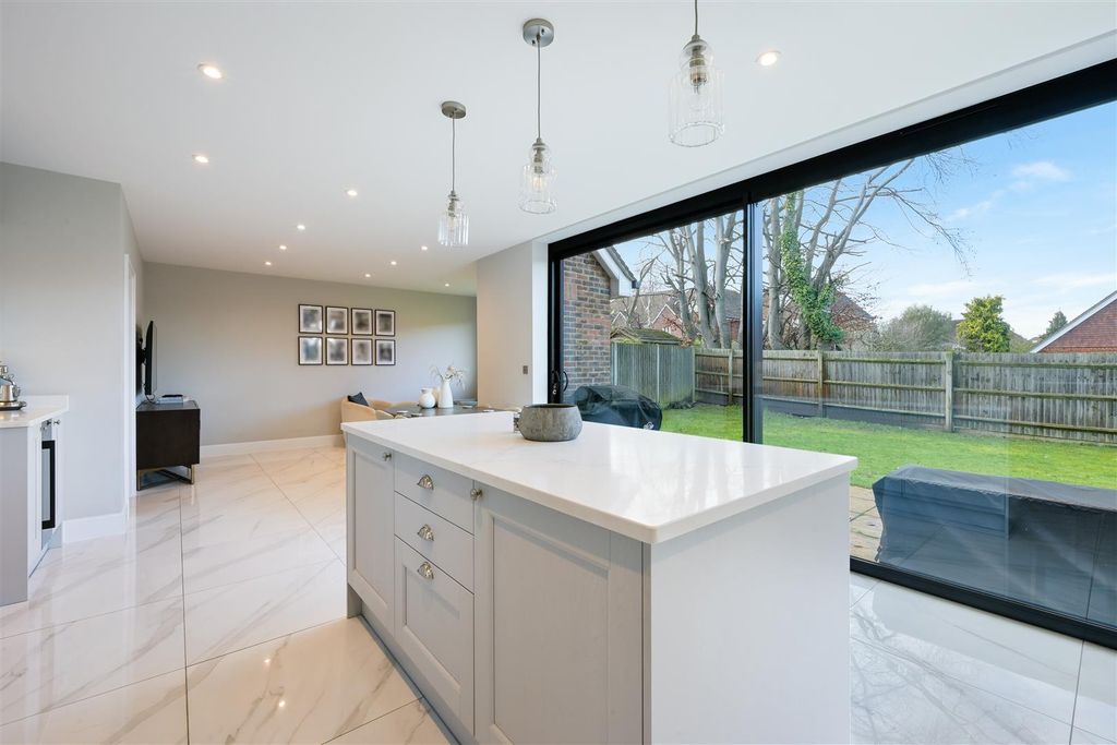 Property photo 3 of 29 Elder Close