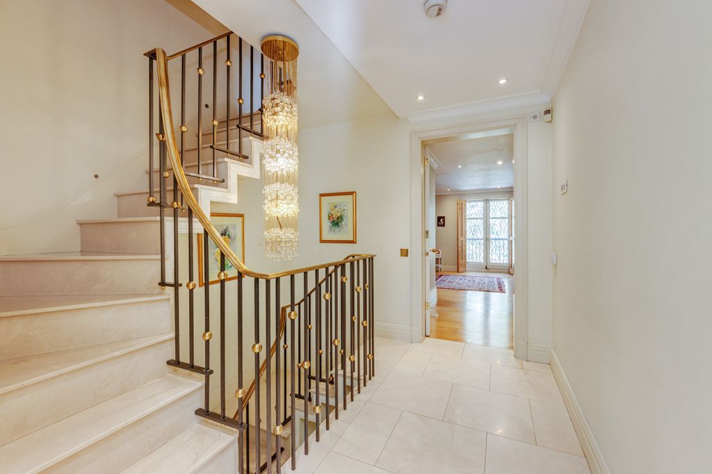 Property photo 3 of 21 0036