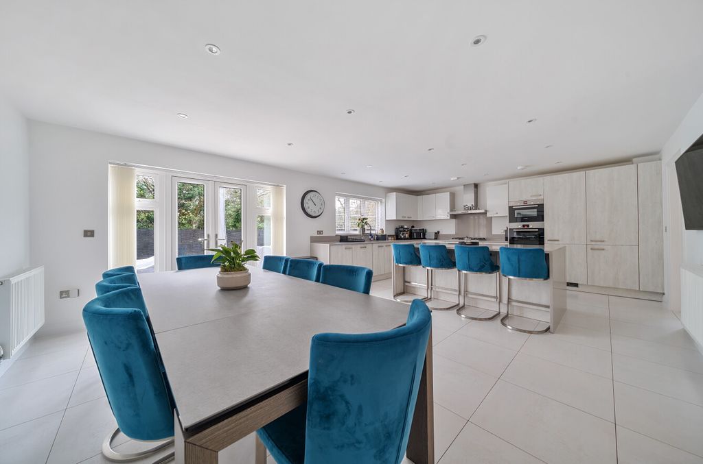 Property photo 2 of 29 1396958-40-69665A...