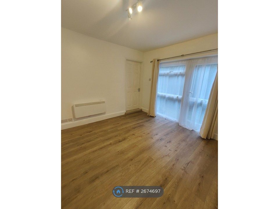 Property photo 3 of 17 Living Room