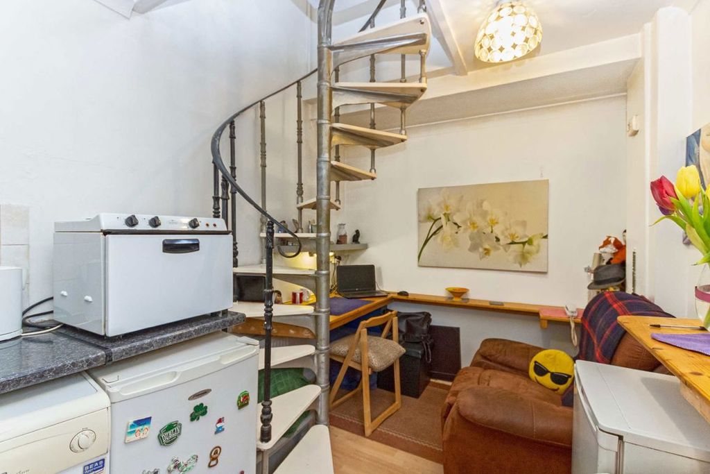 Property photo 2 of 3